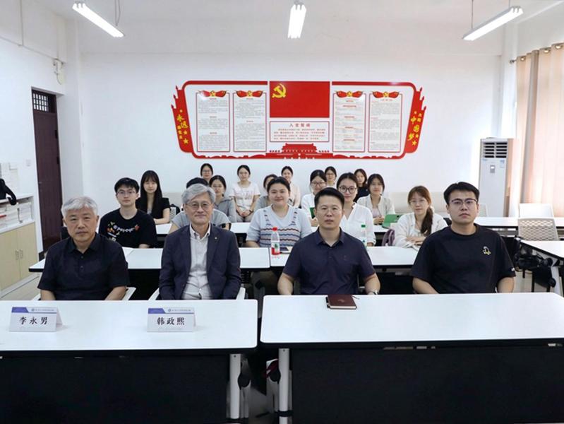 【学术讲座】韩政熙理事长应邀为外国语学院师生作中韩出版文化专题讲座